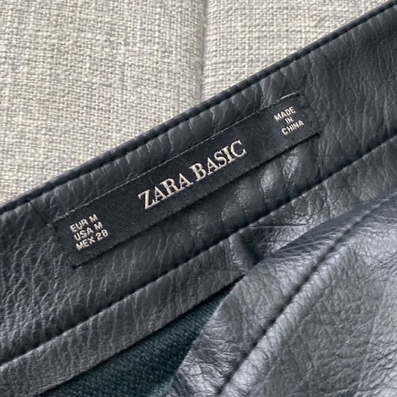 Zara Faux Leather Skirt. Size Medium - Picture 3 of 3